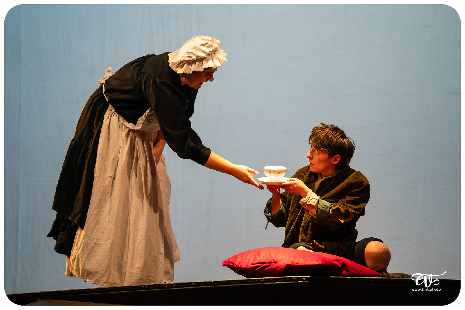 OLIVER TWIST (CIE LA MESNIE H.)